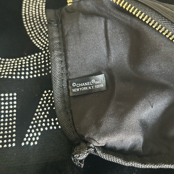 CHANEL VIP GWP Black Mekeup Pouch - Picture 10 of 15